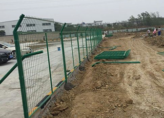 圈地護(hù)欄網(wǎng)